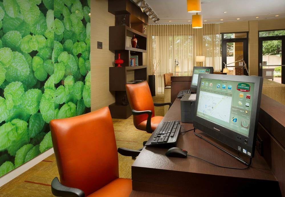 Courtyard By Marriott Waldorf Hotel Exterior photo