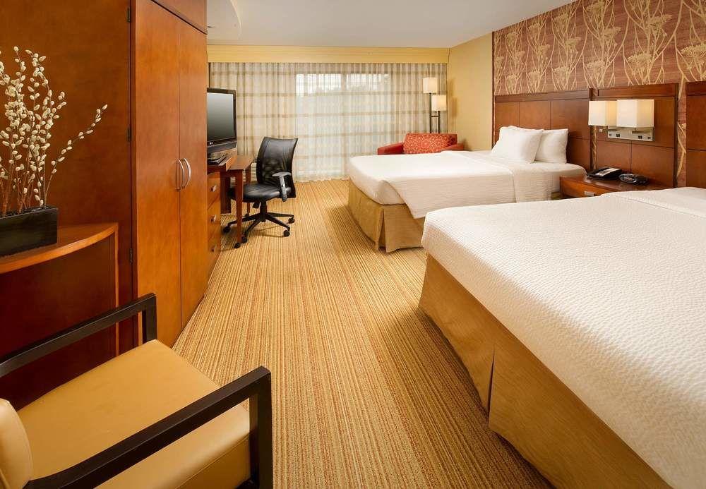 Courtyard By Marriott Waldorf Hotel Exterior photo