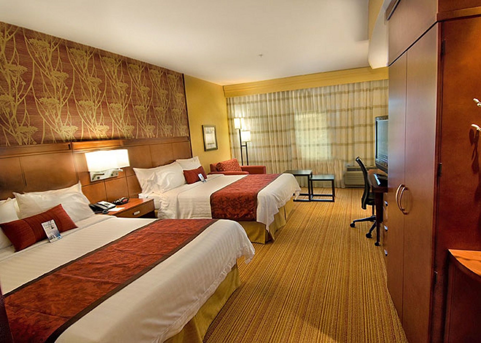 Courtyard By Marriott Waldorf Hotel Exterior photo